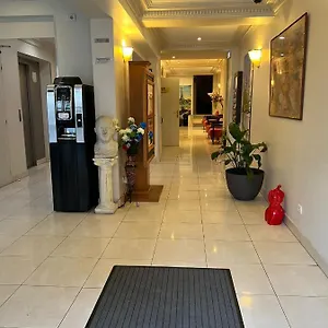 3* Hotel 121